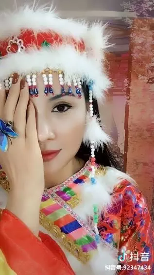 一人頂半個演藝圈! 村姑超強仿妝震撼網友 劉嘉玲也驚呼:妝化得比我好