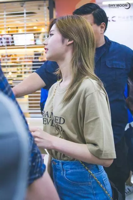 Twice正妹!背帶斜斜一放,網淪陷:真的犯規了。