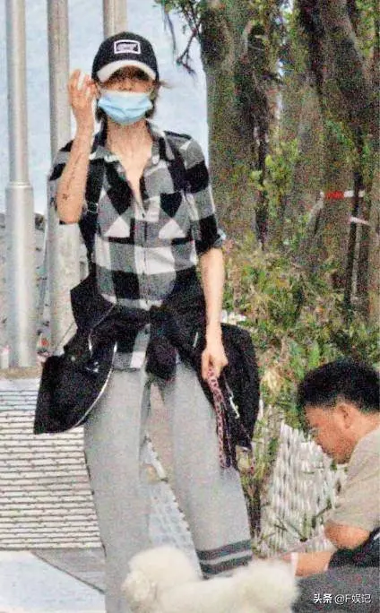 張曼玉搬去平民區,過隱居生活,現在的她是真的太瘦了!