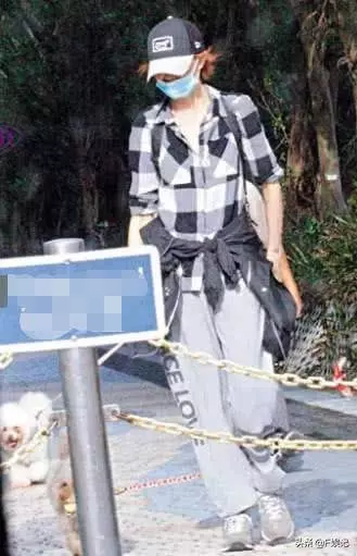 張曼玉搬去平民區,過隱居生活,現在的她是真的太瘦了!