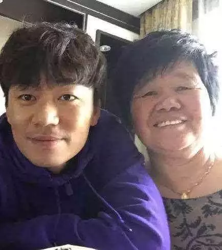 明星基因有多強大,劉亦菲顏值不敵媽媽,他一家四代猶如復制粘貼!