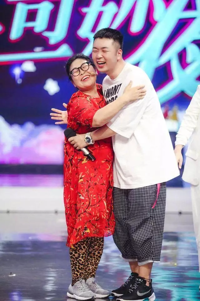 明星基因有多強大,劉亦菲顏值不敵媽媽,他一家四代猶如復制粘貼!