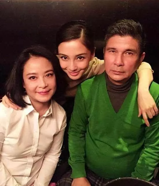 明星基因有多強大,劉亦菲顏值不敵媽媽,他一家四代猶如復制粘貼!