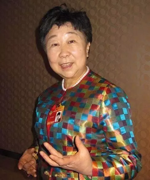 明星基因有多強大,劉亦菲顏值不敵媽媽,他一家四代猶如復制粘貼!