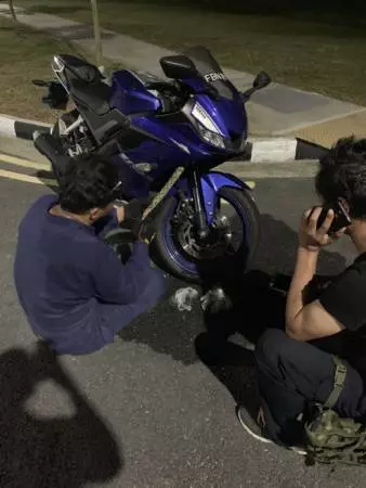 蟒蛇上了摩哆不肯走 騎士崩潰4小時
