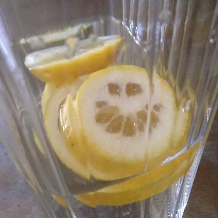 有人在盯著我看...25張讓你背後涼涼的「詭異人臉」 烤雞崩潰吶喊的表情...不敢吃了QQ