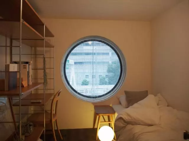 日本超科幻感「膠囊塔」旅客搶著住 「時代電影感房間設計」讓人穿越時空♥