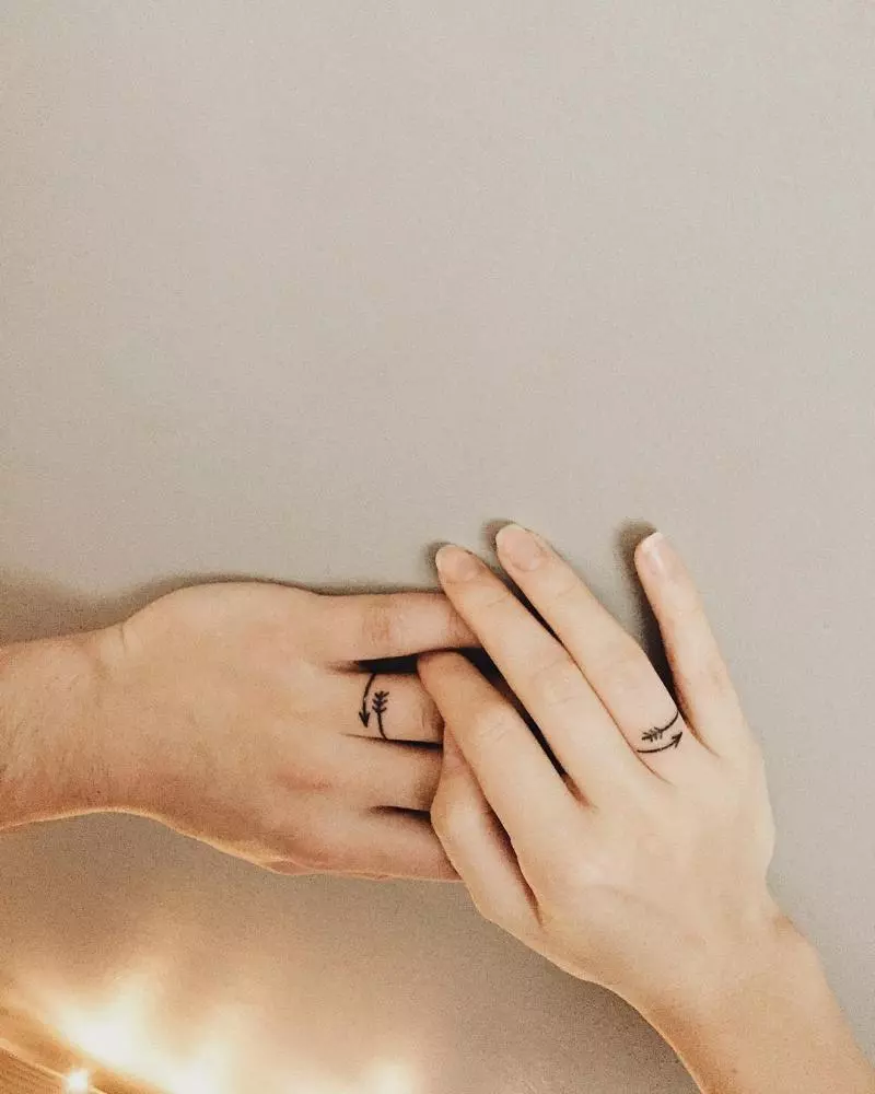 誰說結婚一定要婚戒?22對「用刺青代替婚戒」的霸氣情侶 你是鳥我是樹太浪漫~
