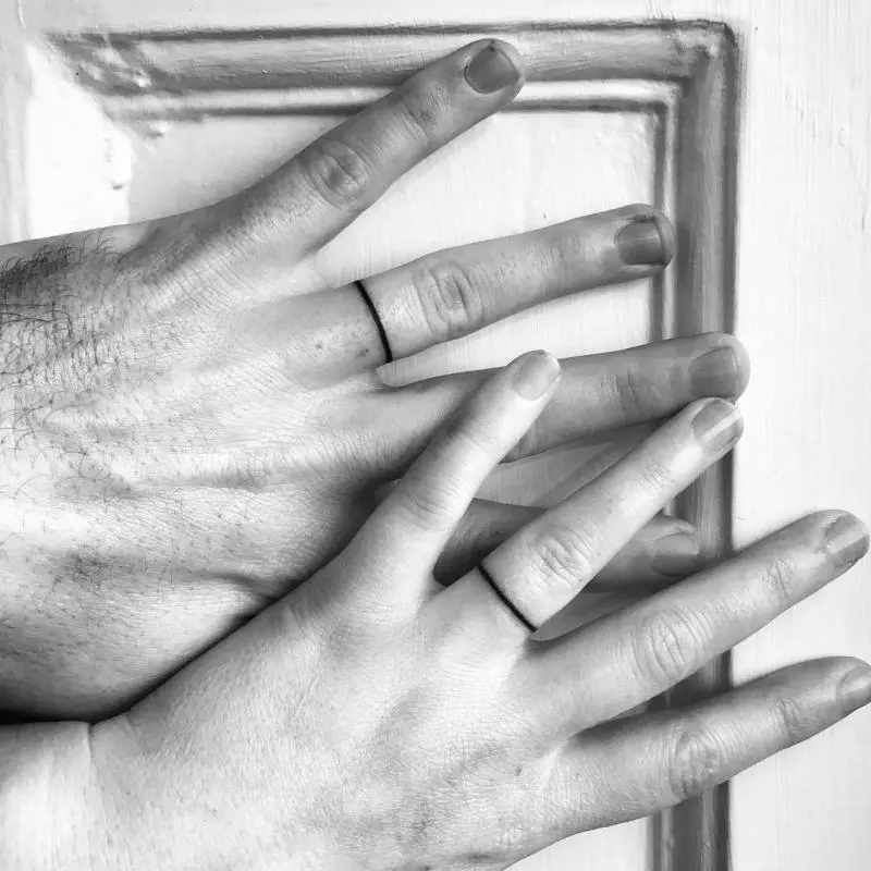 誰說結婚一定要婚戒?22對「用刺青代替婚戒」的霸氣情侶 你是鳥我是樹太浪漫~