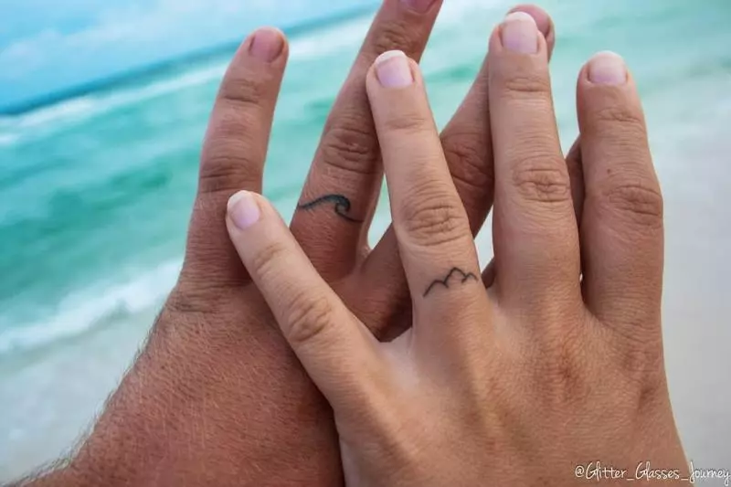 誰說結婚一定要婚戒?22對「用刺青代替婚戒」的霸氣情侶 你是鳥我是樹太浪漫~