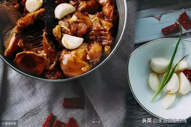 睡前肚子餓能不能吃宵夜?答案非絕對,有的人可以大膽吃