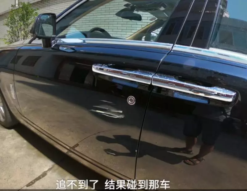 攤販大媽刮花勞斯萊斯...車主「我知道窮的苦」讓她走 3天後還帶全家找她吃豆花!