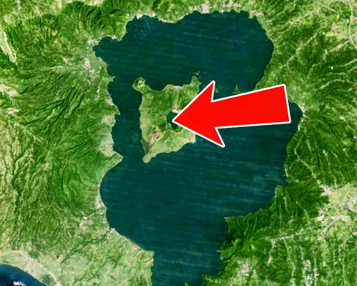 11個完全「顛覆你我既定觀念」的驚人事實 法國居然有矇著頭才能吃的菜!