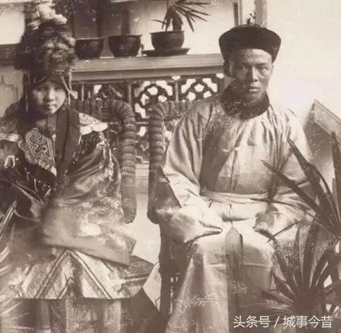20張晚清「新娘臉上都沒笑容」的結婚照 女孩子7歲就得換上嫁衣...