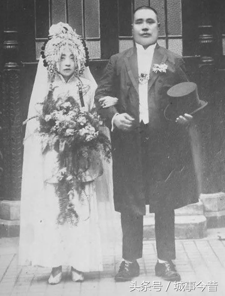 20張晚清「新娘臉上都沒笑容」的結婚照 女孩子7歲就得換上嫁衣...