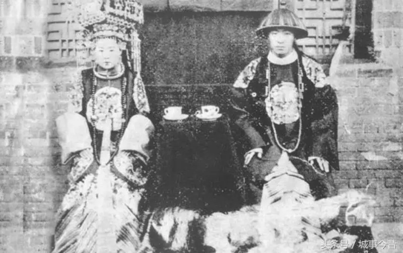20張晚清「新娘臉上都沒笑容」的結婚照 女孩子7歲就得換上嫁衣...