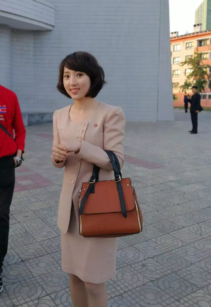 台灣妹花6萬塊「看清真實北韓」 街上全部都是微笑的套裝美女...食物好吃到哭出來!