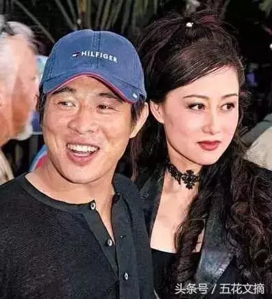 李連傑老婆利智近照曝光, 看了照片後, 網友: 怪不得李連傑身體這麼弱!