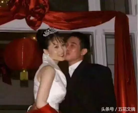李連傑老婆利智近照曝光, 看了照片後, 網友: 怪不得李連傑身體這麼弱!