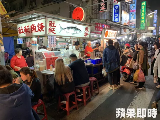 有人潮就漲價?高雄兩大夜市驚傳「小吃停車費雙漲」 觀光客失望「最高貴5成」市政府回應了