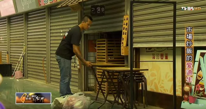「父母離異」妻子得病！窮到付不出貸款的他靠「白天賣炒飯，晚上做燈具」逆轉人生