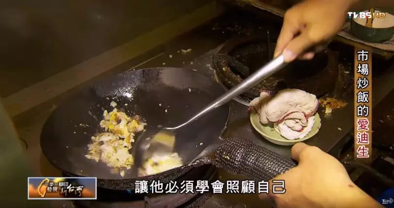 「父母離異」妻子得病！窮到付不出貸款的他靠「白天賣炒飯，晚上做燈具」逆轉人生
