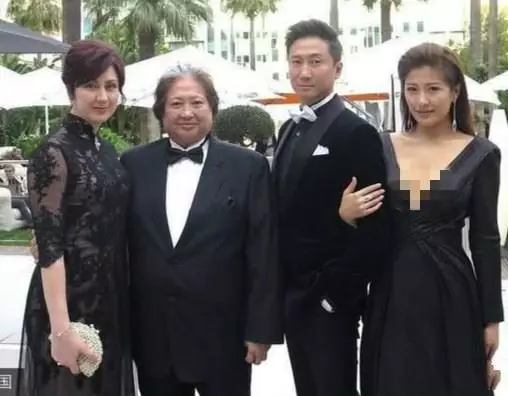 洪金寶兒媳婦驚豔亮相!給公公送蛋糕!毫不避嫌一起合影!