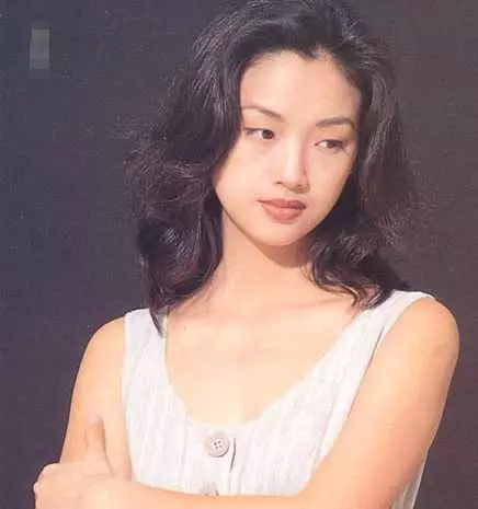 拒絕劉德華的求婚,執意嫁給平民,被曝家暴,如今老成大媽無人識!