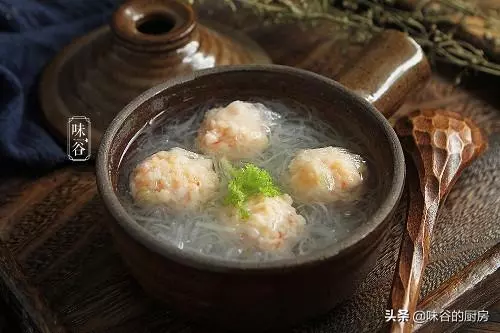 冬季就該多喝蘿蔔湯,與它同煮鮮上加鮮,營養加倍,多給孩子喝