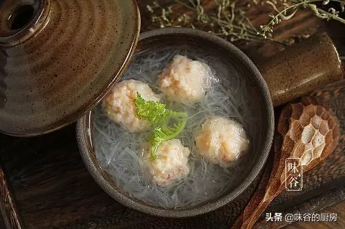 冬季就該多喝蘿蔔湯,與它同煮鮮上加鮮,營養加倍,多給孩子喝
