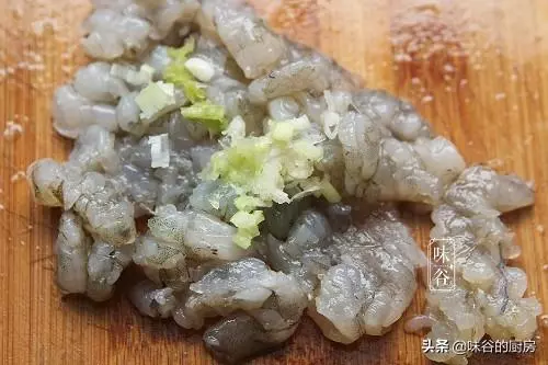 冬季就該多喝蘿蔔湯,與它同煮鮮上加鮮,營養加倍,多給孩子喝