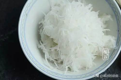 冬季就該多喝蘿蔔湯,與它同煮鮮上加鮮,營養加倍,多給孩子喝