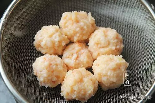 冬季就該多喝蘿蔔湯,與它同煮鮮上加鮮,營養加倍,多給孩子喝