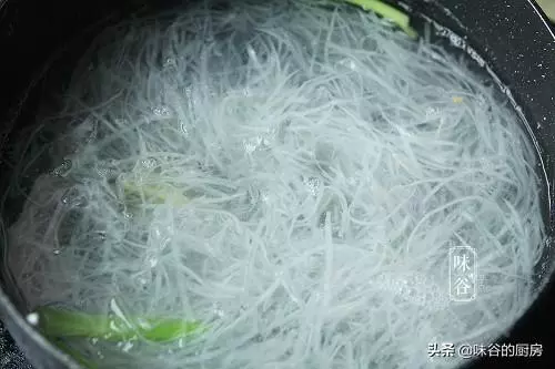 冬季就該多喝蘿蔔湯,與它同煮鮮上加鮮,營養加倍,多給孩子喝