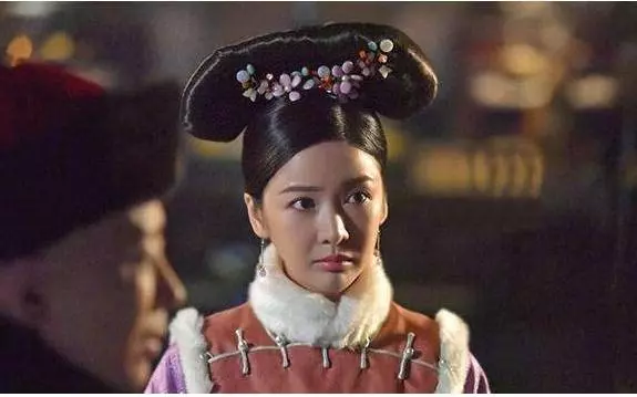 丈夫將她趕走,她竟用這種方式離婚,後嫁給一農民,去世前農民才知道她是誰