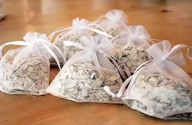 拿破絲襪「收納衣服」衣櫥瞬間大一倍!這些「幫你荷包大止血」的聰明好點子...快學起來!