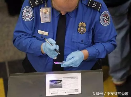 直擊全世界「最嚴的機場安檢」,女性毫無隱私可言!!