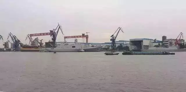 元旦剛過,中國海軍又一艘兩萬噸巨艦下水,也許更大好消息馬上來