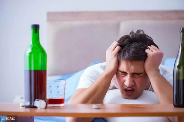 肝病多是「拖」出來的,晨起臉上3種情況,及時檢查,或許能保命