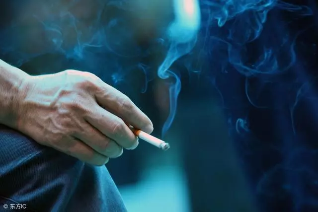 肝病多是「拖」出來的,晨起臉上3種情況,及時檢查,或許能保命