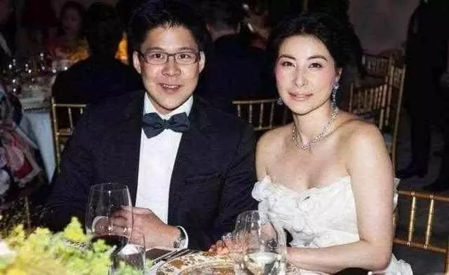 港媒曝郭晶晶與霍啟剛離婚?女方淨身出戶?如今郭晶晶正式回應,網友看後直呼:一針見血