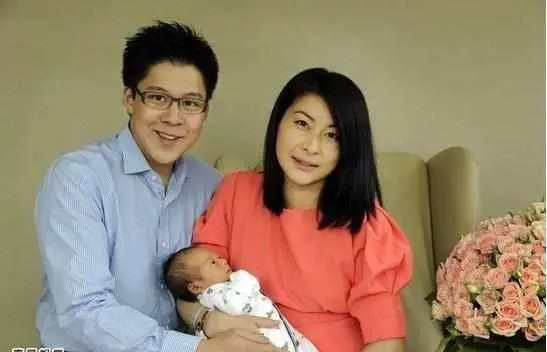港媒曝郭晶晶與霍啟剛離婚?女方淨身出戶?如今郭晶晶正式回應,網友看後直呼:一針見血