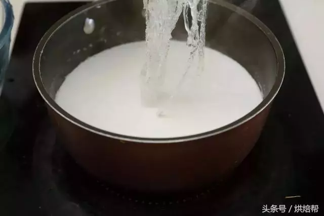 夏天這麼熱!當然要吃冰冰爽爽的糕點!紅豆椰汁糕,美味又降溫!