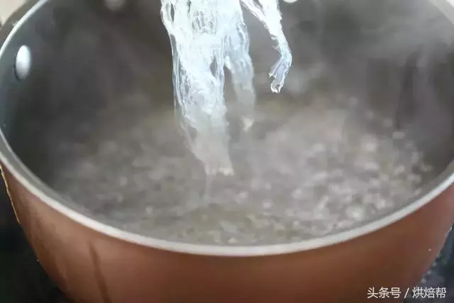 夏天這麼熱!當然要吃冰冰爽爽的糕點!紅豆椰汁糕,美味又降溫!