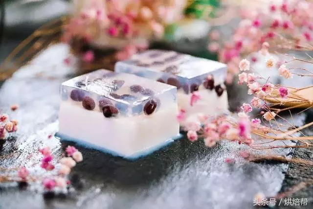 夏天這麼熱!當然要吃冰冰爽爽的糕點!紅豆椰汁糕,美味又降溫!
