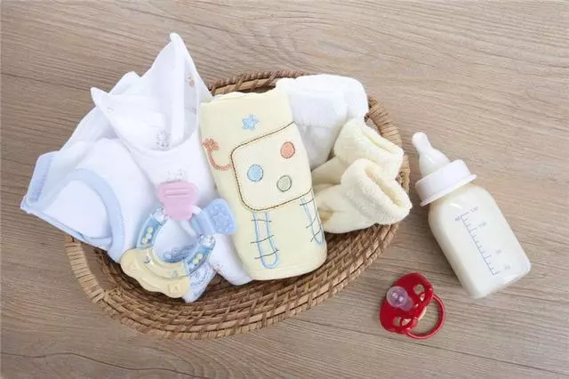 親戚家的舊衣服可以要,但這「4樣東西」堅決不行,會危害孩子健康!