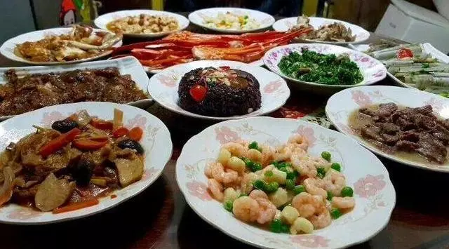 婆婆生日只有兒媳來,兒媳走後婆婆偷偷跟去,看到兒子,蒙了