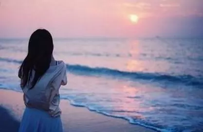 婚禮上婆婆給紅包讓俺改口,俺當場打開紅包,摔在老公臉上
