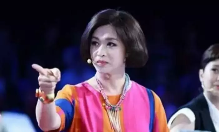 她是「變性明星」,兒子被同學嘲諷:你媽是個男的,兒子回懟9字令她驕傲