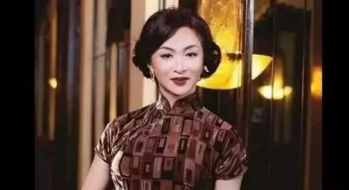 她是「變性明星」,兒子被同學嘲諷:你媽是個男的,兒子回懟9字令她驕傲